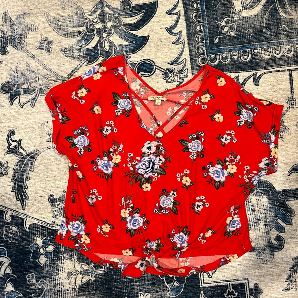 Kohls floral shirt with criss cross